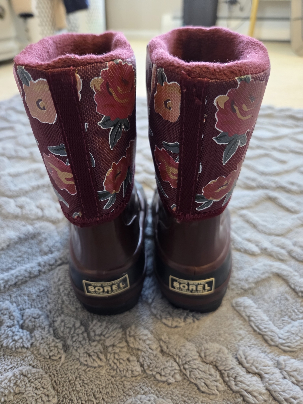 Size 9 Toddler, Girls Sorel Burgundy Boot With Fleece Liner - Picture 3 of 9